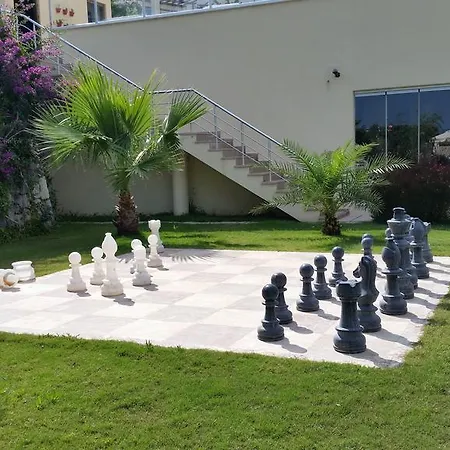 Lakeside Gardens